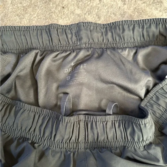 athletic shorts - Picture 3 of 3